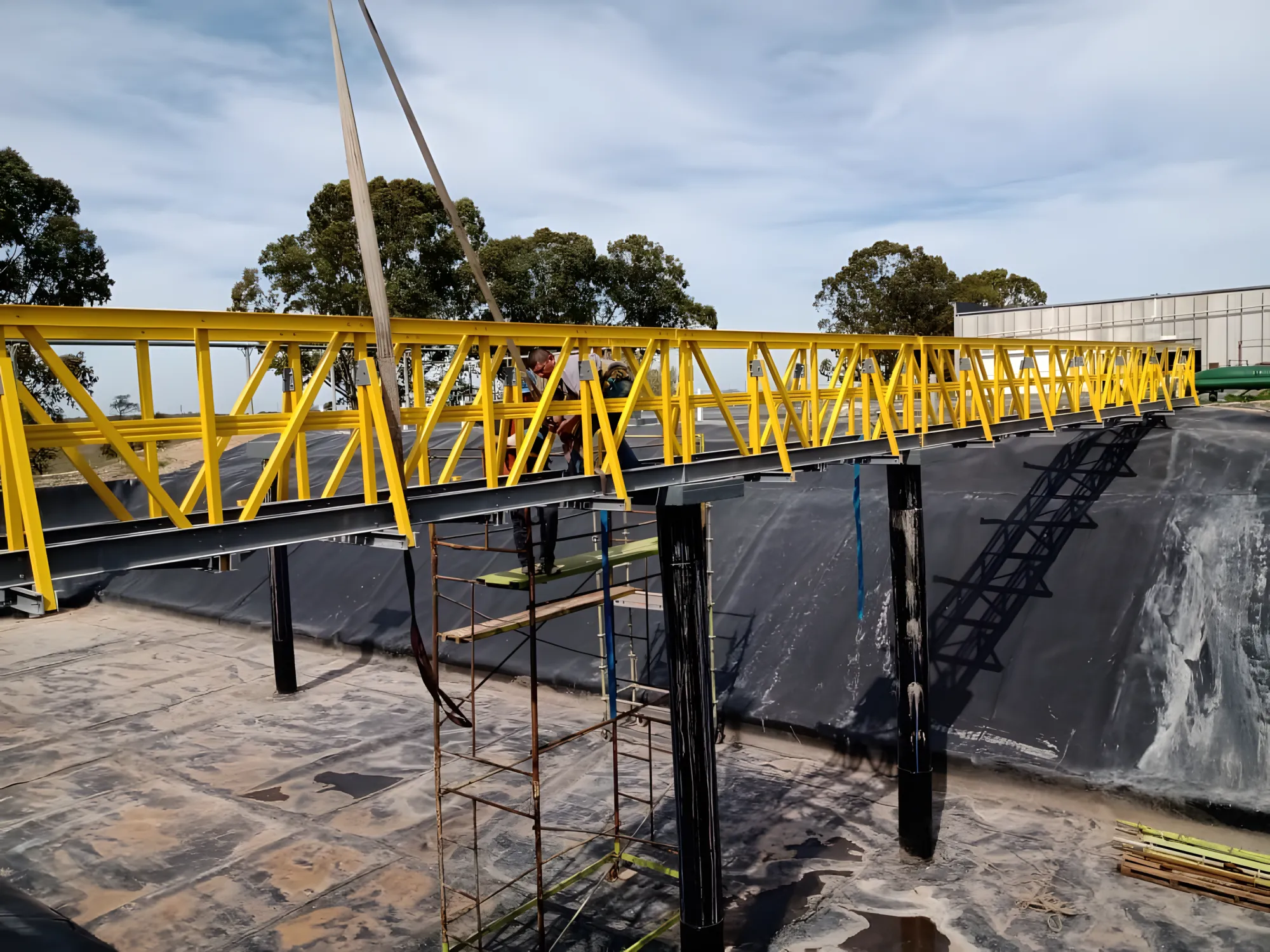 Plataforma puente en curtiembre