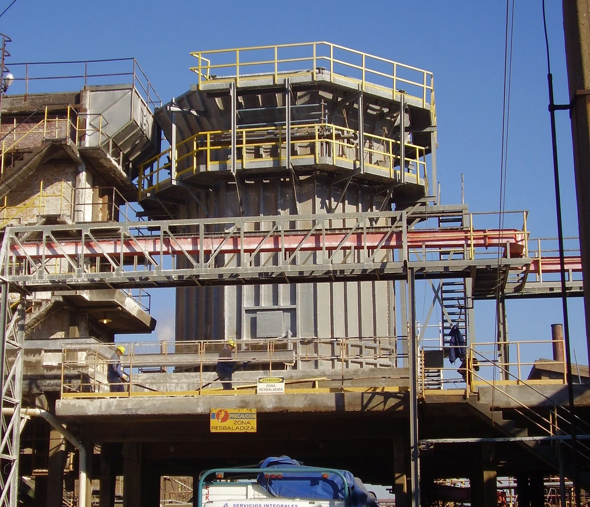 Sulfuric acid tower and platforms
