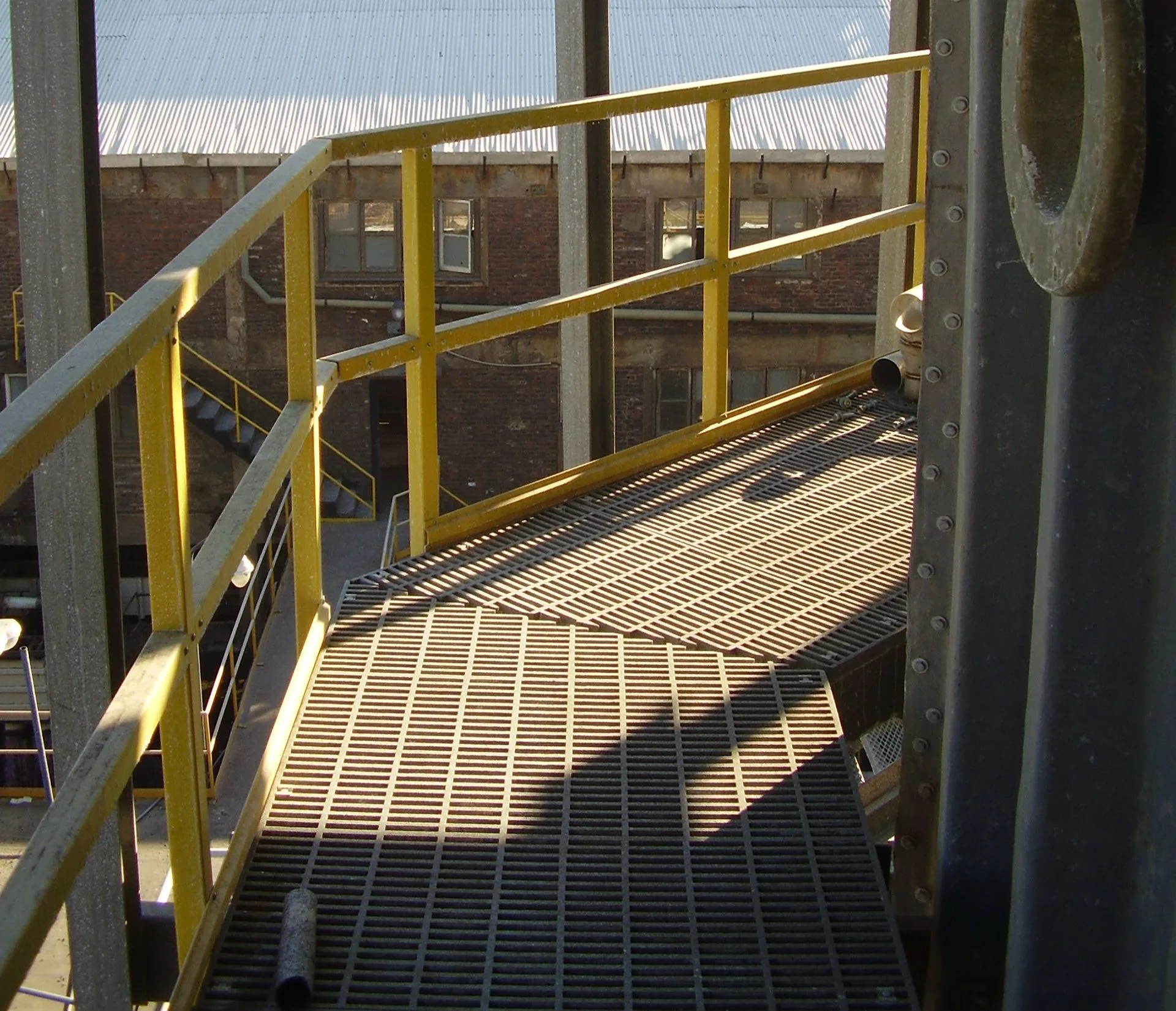 Sulfuric acid tower and platforms