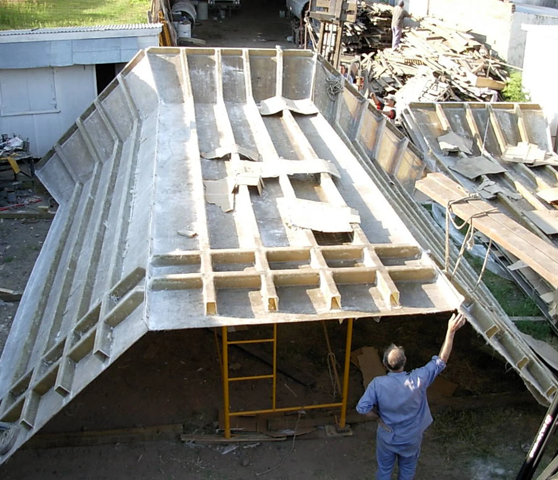 Sulfuric acid tower and platforms