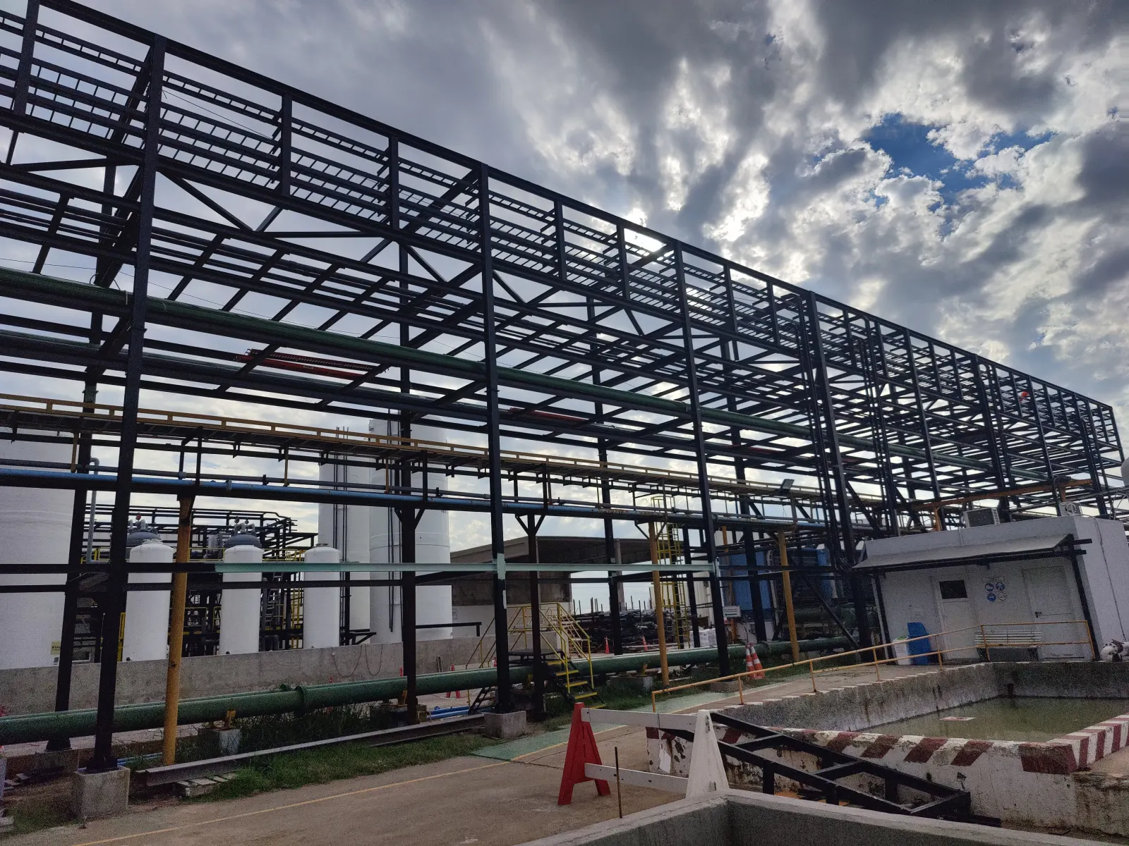 Cable tray racks and runs in plant and indoor installations.