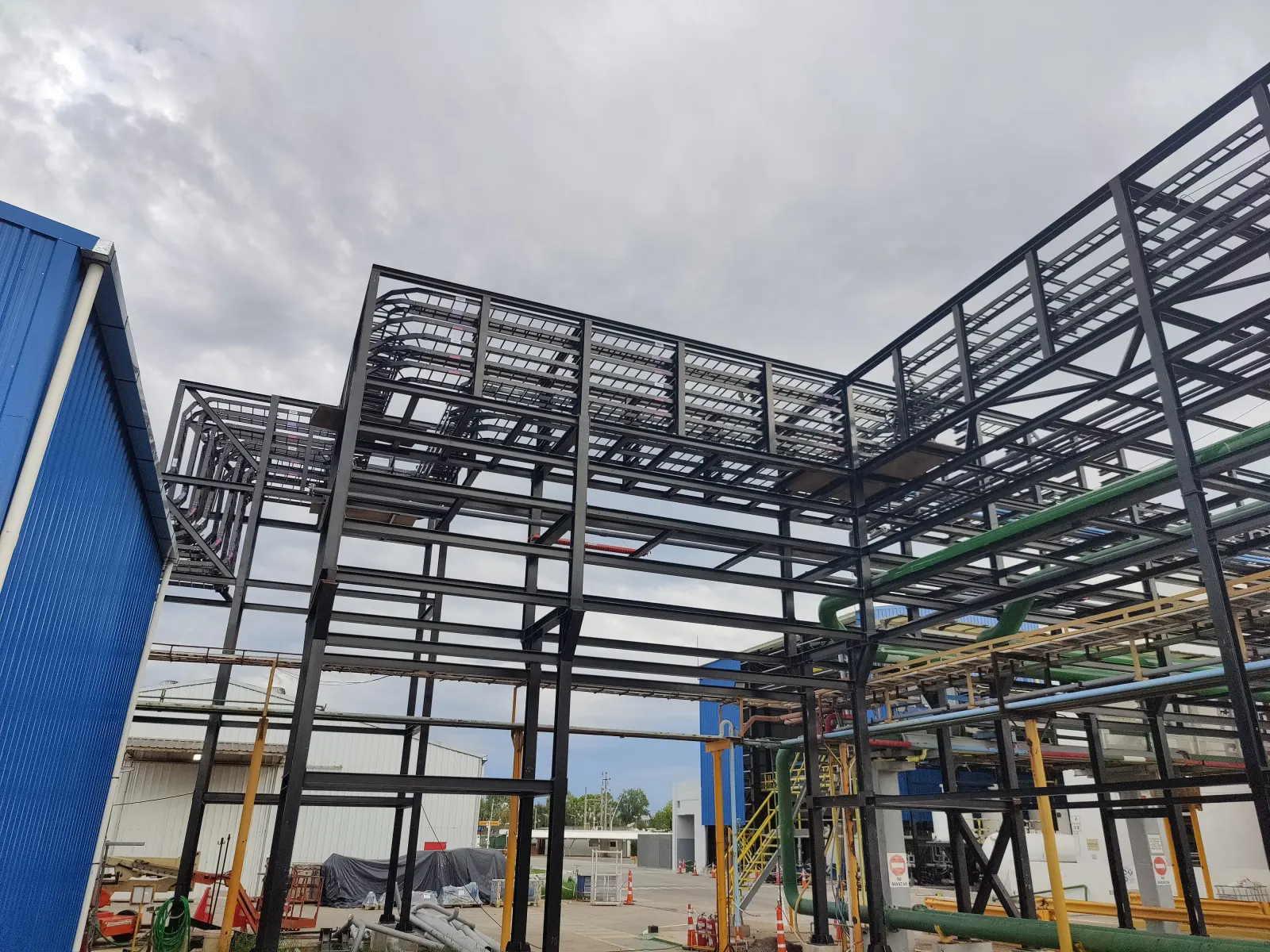 Cable tray racks and runs in plant and indoor installations.