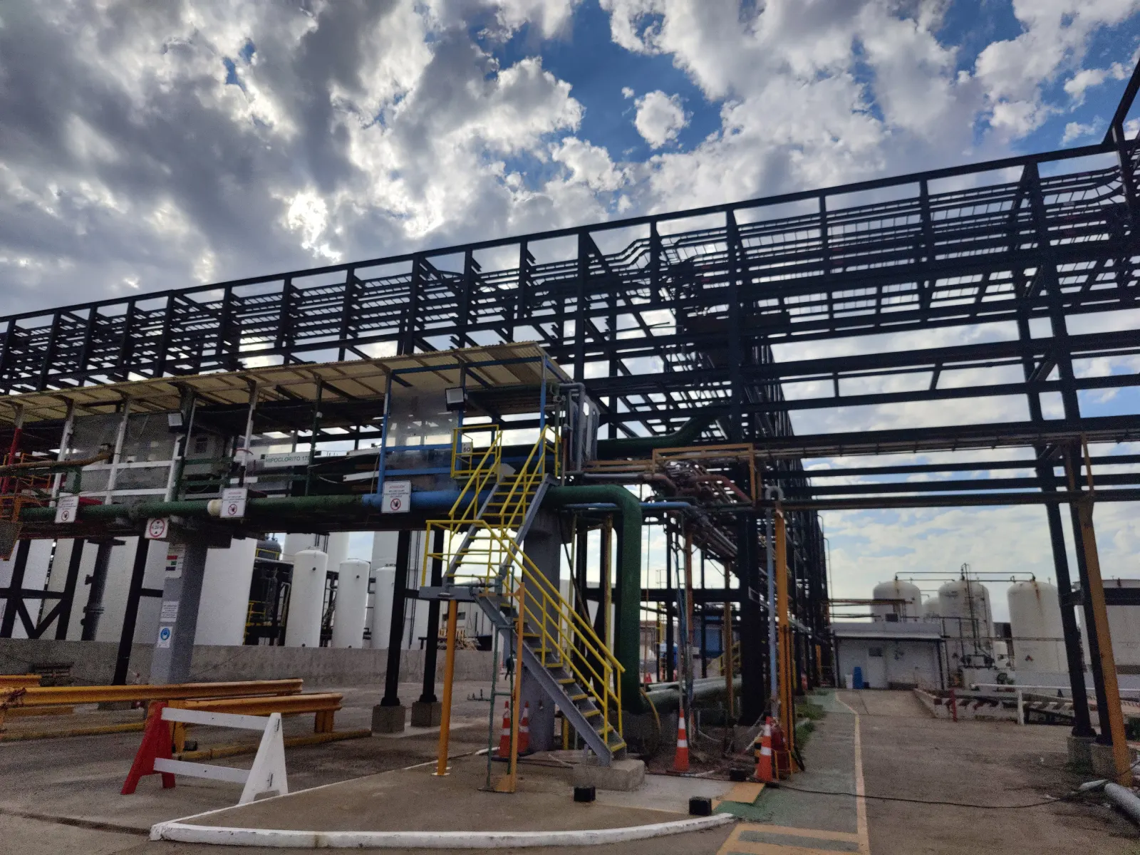 Cable tray racks and runs in plant and indoor installations.